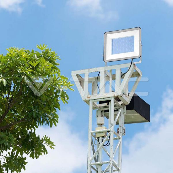 Projecteur LED Ambiente 300W SMD SAMSUNG PRO-S Corps Noir IP65 | Lumière blanche froide 6500K