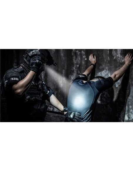 Lanterna de mão LED EDC31 vida útil da bateria de 3500 lúmens 57 horas IP68