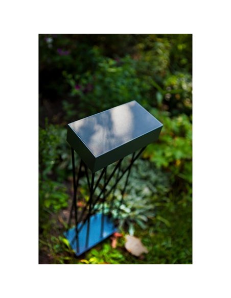 Balise solaire LED SPIDO avec piquet de terre, design noir élégant, 10,5W, 900Lm, 3000K