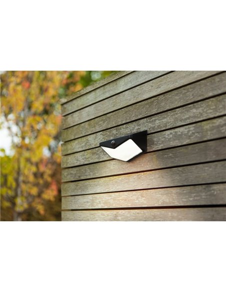 Aplique de pared LED, solar con sensor PIR, WINGS, negro, 3,7W 500Lm, 5000K